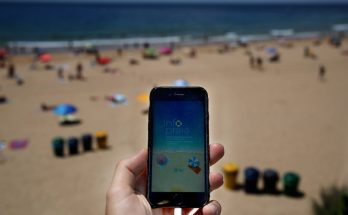Smartphone in spiaggia - Passionetecnologica.it