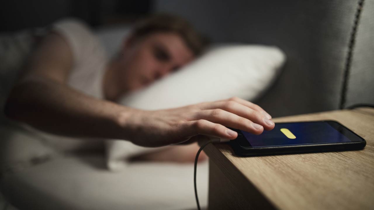 Nunca cargue su teléfono de esta manera: corre el riesgo de una enfermedad grave