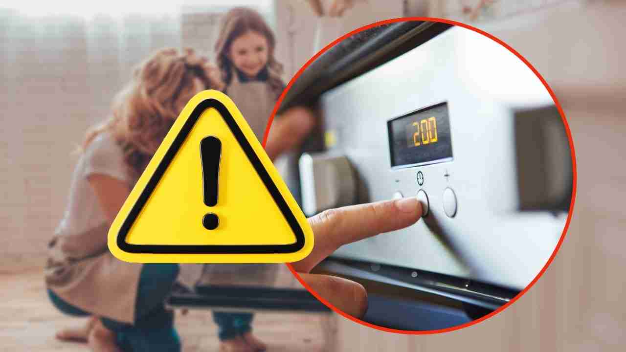 Mamma e figlia alle prese con il forno con ingrandimento sul pulsante pre-riscaldarlo