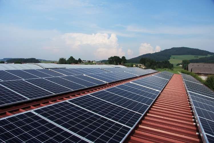 pannelli solari sul tetto di casa