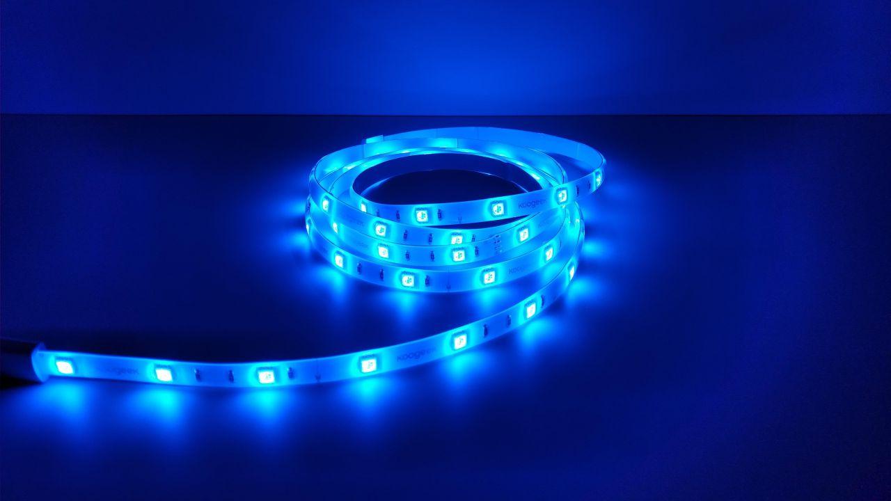 light strip illuminate di blu