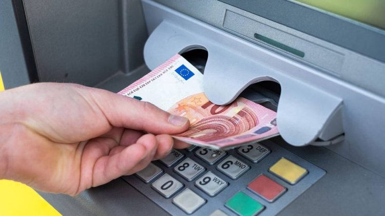 ritiro soldi al bancomat