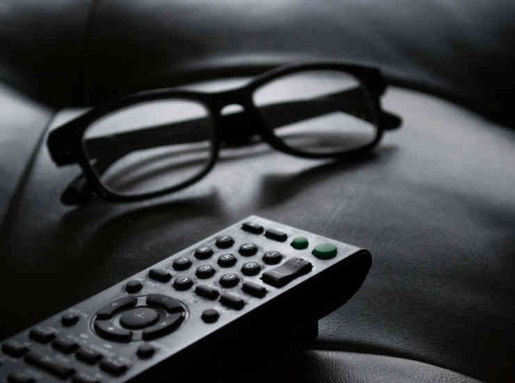 Telecomando-occhiali-divano