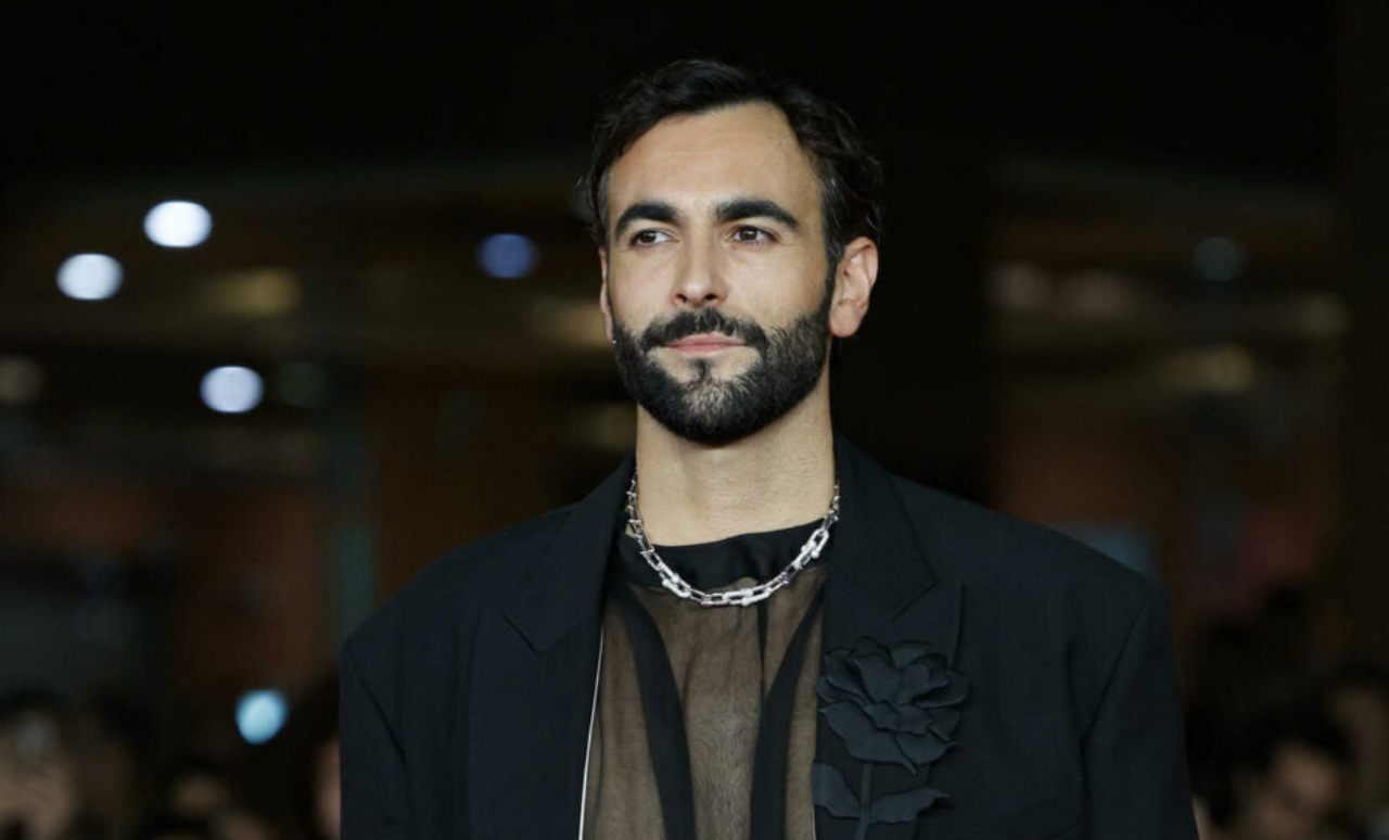 Mengoni e i genitori