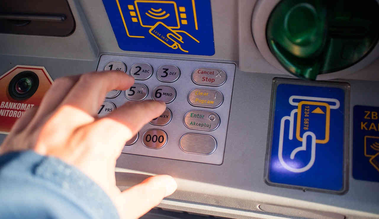 bancomat-atm-tastiera