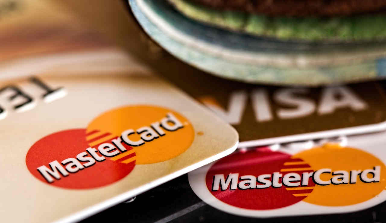 Carte di credito-bancomat-contanti