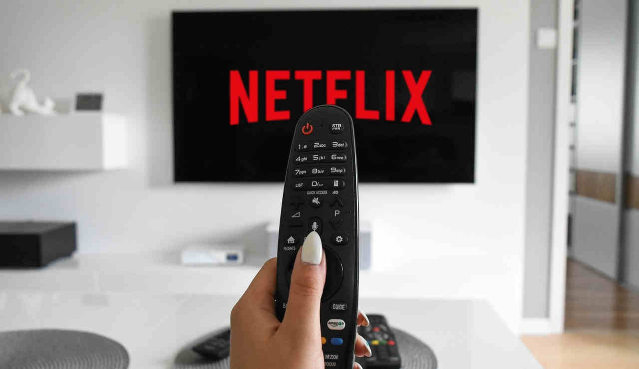 Netflix-telecomando-tv-abbonamento